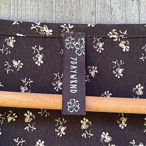 7DAYWKND Black Ditsy Floral Y2K Kawaii Twee Cottagecore Crop Top Women's Small - Picture 4 of 7